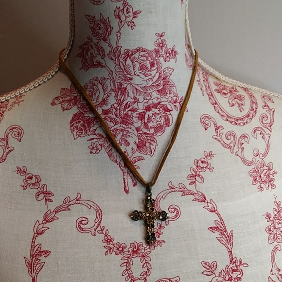 Jewel cross necklace - Picture 5 of 5